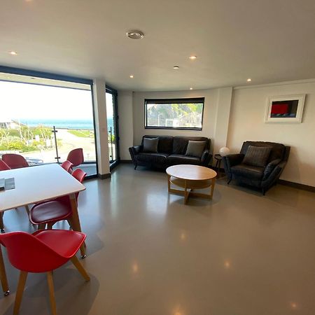 2 The View Apartments Ilfracombe - Seafront, Parking, Lift, Ev 외부 사진