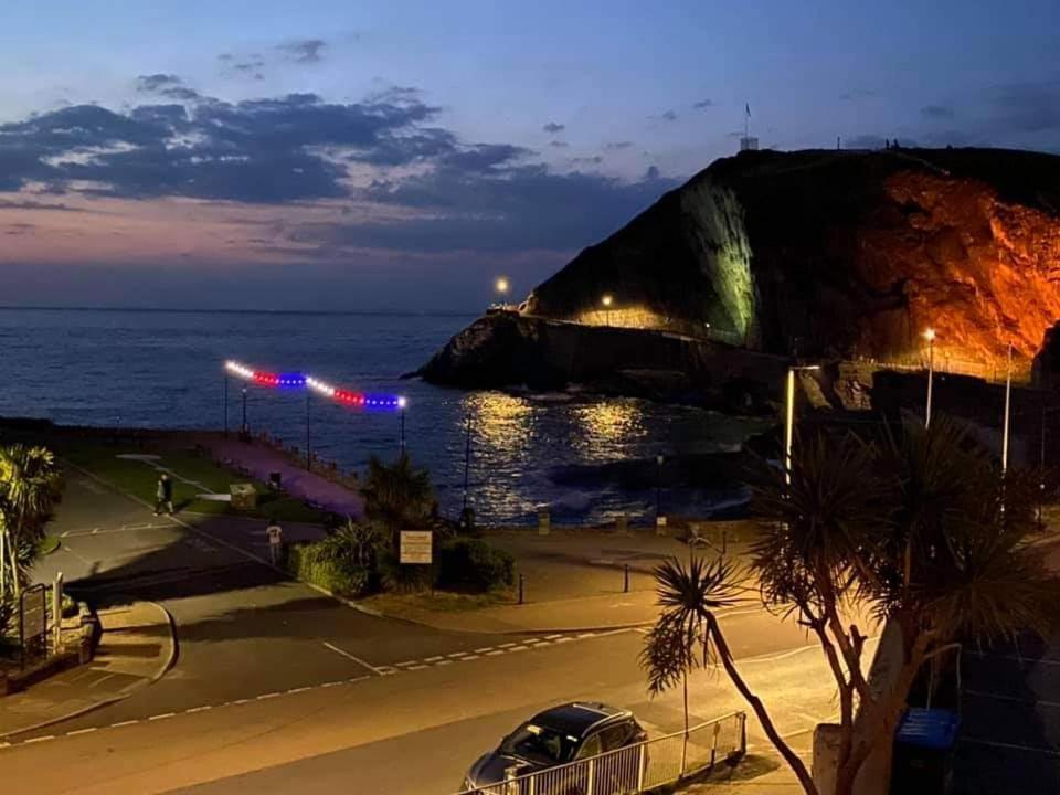 2 The View Apartments Ilfracombe - Seafront, Parking, Lift, Ev 외부 사진