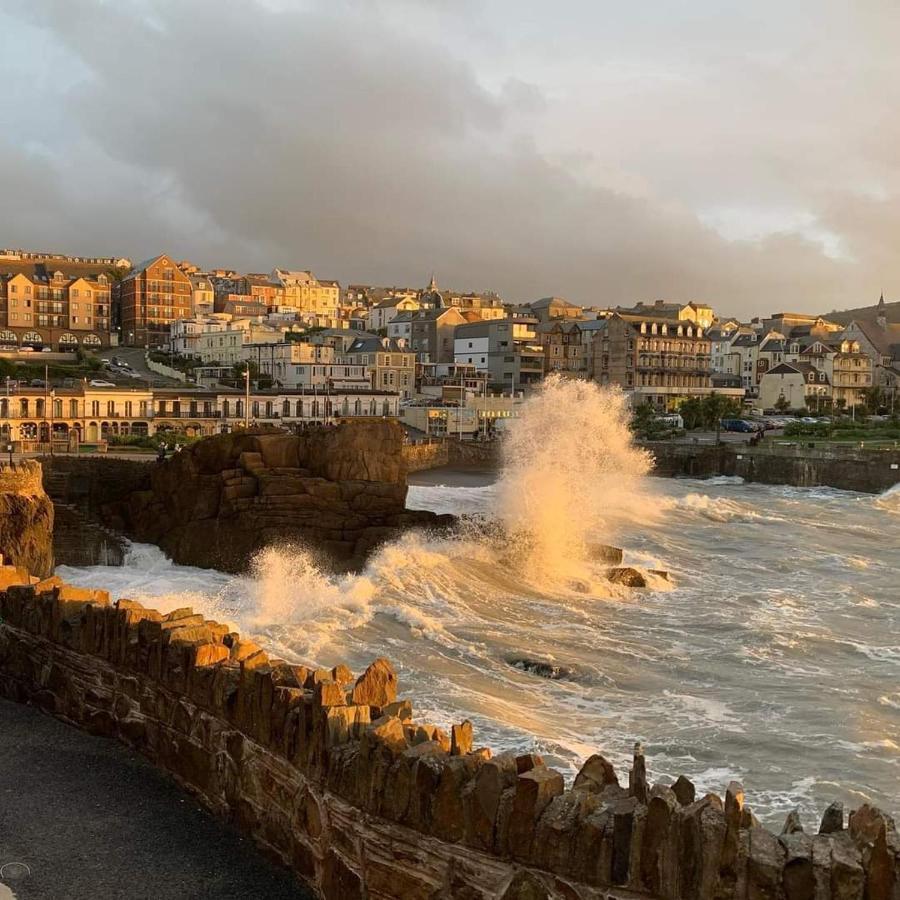 2 The View Apartments Ilfracombe - Seafront, Parking, Lift, Ev 외부 사진