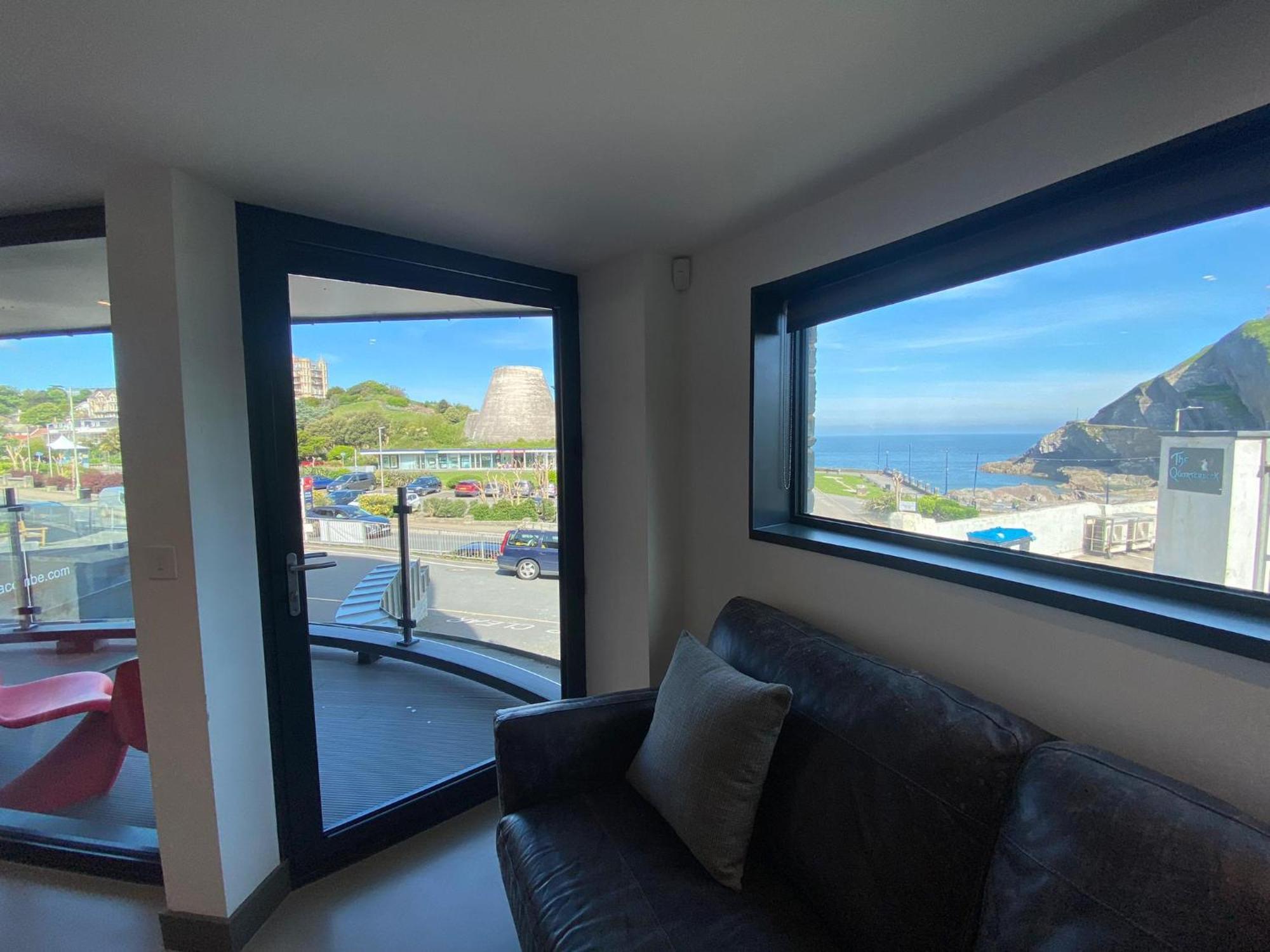 2 The View Apartments Ilfracombe - Seafront, Parking, Lift, Ev 외부 사진