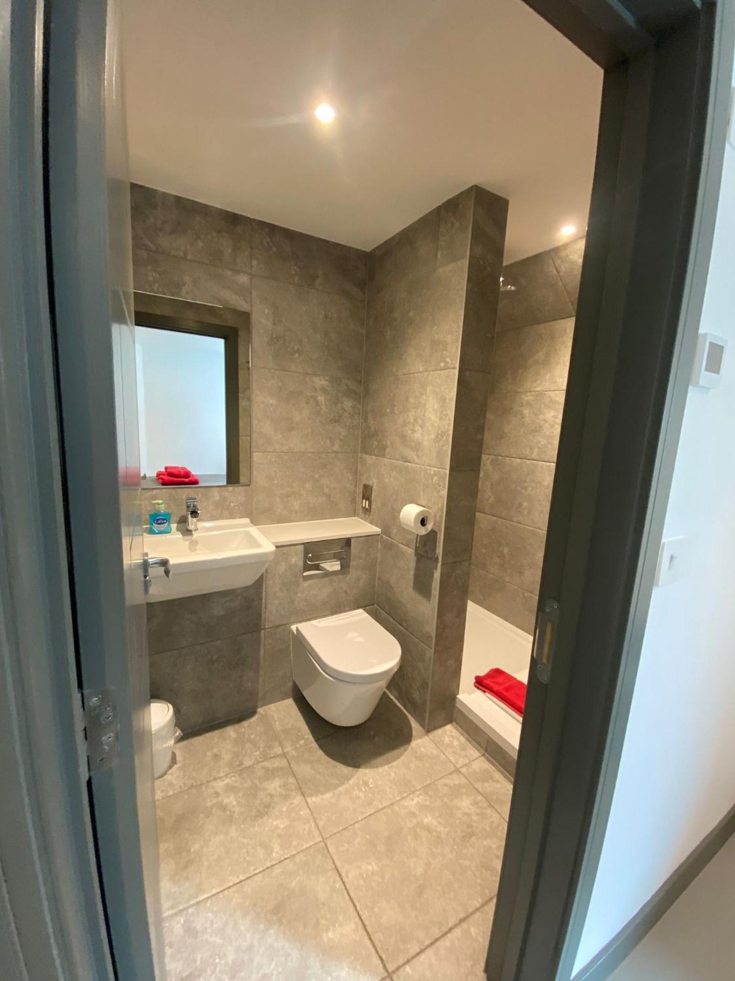2 The View Apartments Ilfracombe - Seafront, Parking, Lift, Ev 외부 사진